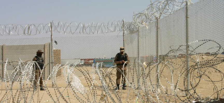 Pakistan'da terör saldırısında 4 polis hayatını kaybetti