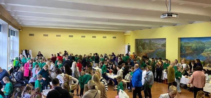 Rizeli öğrenciler Litvanya'daki öğrencilerle birlikte depremzedeler için yardım kampanyası düzenledi