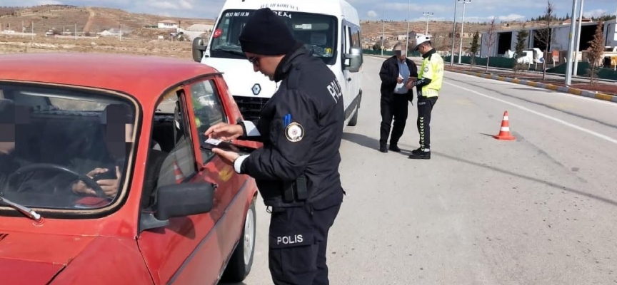 Şanlıurfa'da park ve kafelerdeki denetiminde 25 şüpheli yakalandı