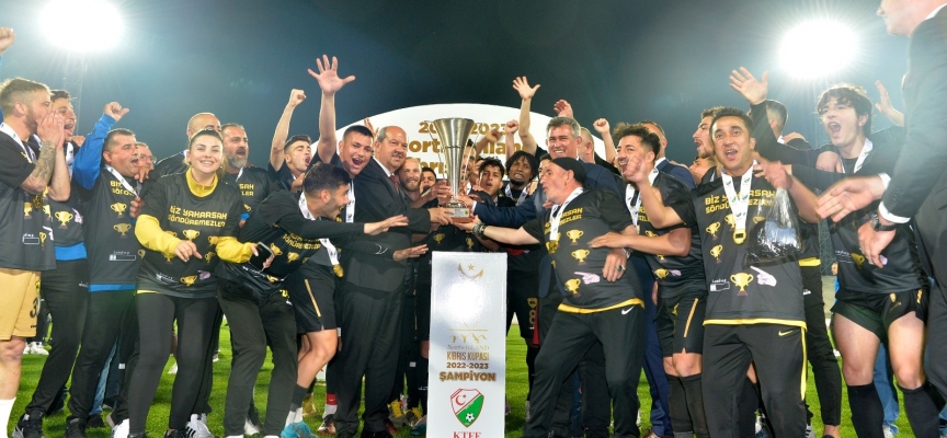 Cumhurbaşkanı Tatar,2022-2023 Northernland Kıbrıs Kupası final maçını izledi