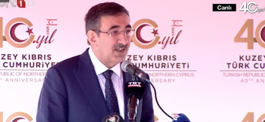 Lefkoşa’da Dr. Fazıl Küçük Bulvarı’nda tören düzenlendi.. Cevdet Yılmaz:Bugün 40 yaşına giren Cumhuriyet, Kıbrıs Türkü’nün boyun eğmediğinin ve eğmeyeceğinin kanıtıdır