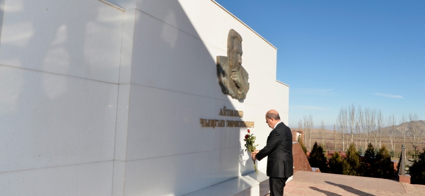 Cumhurbaşkanı Tatar’dan Ata-Beyit’e ziyaret