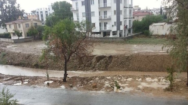 Bir saatlik yağmur nelere sebep oldu?