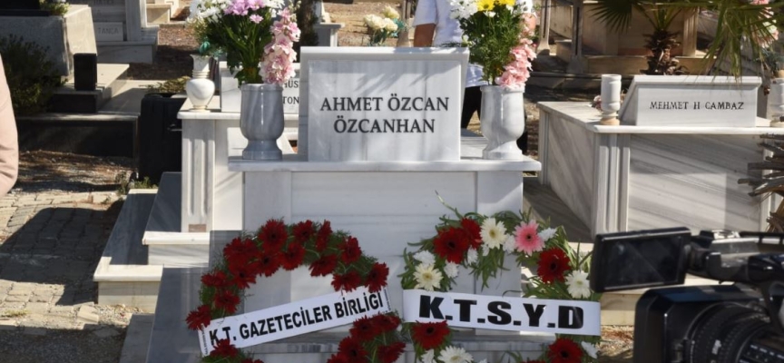 Merhum Gazeteci Özcan Özcanhan, kabri başında anıldı
