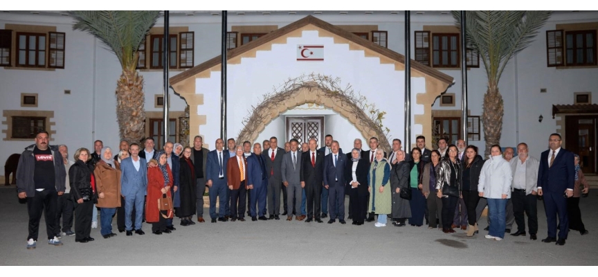 Cumhurbaşkanı Tatar Gazimağusa Muhtarlar Birliği Başkanı, Salihli Muhtarlar Birliği Başkanı ve yönetim kurulunu kabul etti.