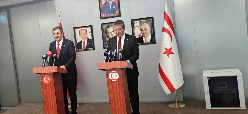 Üstel ile Yılmaz, Ercan Havalimanı’nda basın toplantısı düzenledi.. Yılmaz:“Her zaman Kıbrıs Türk halkının yanında olacağız”