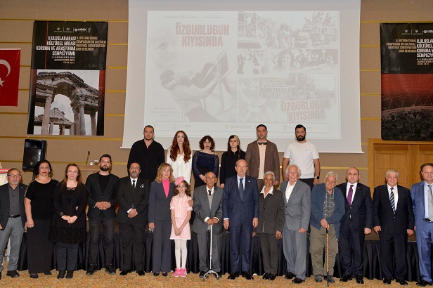 “Özgürlüğün Kıyısında” belgeselinin ilk gösterimi yapıldı. “Belgelerle Kıbrıs 1925-1984” sergisi açıldı