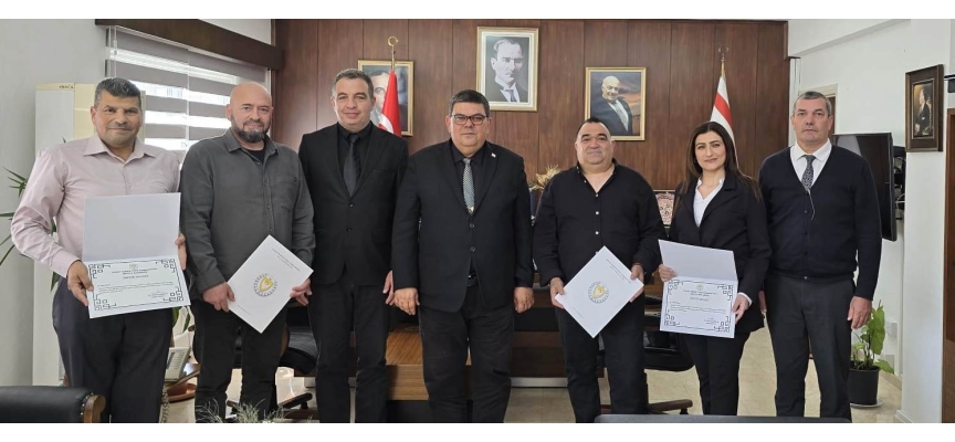 Maliye Bakanı Özdemir Berova 4 gümrük personeline başarılarından dolayı takdir belgesi verdi