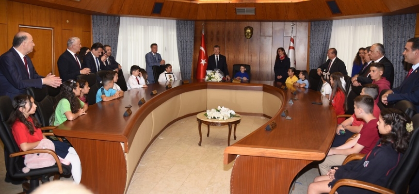 Bakanlık koltukları çocuklara devredildi