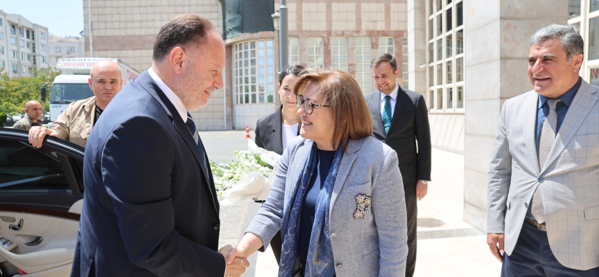 Öztürkler, Fatma Şahin’i ziyaret etti