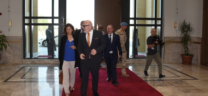 Tatar-Holguin görüşmesi başladı