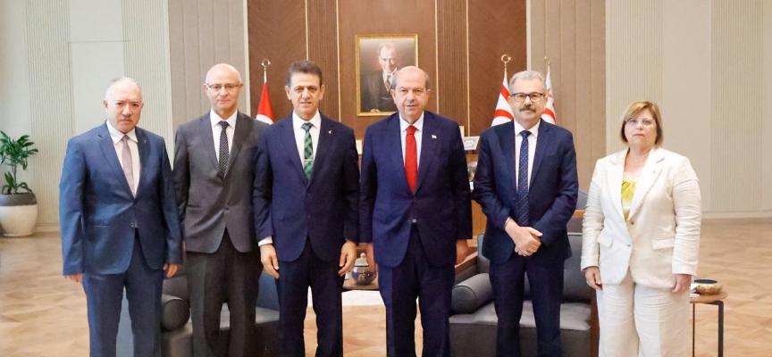 Cumhurbaşkanı Tatar, Kamu Hizmeti Komisyonu Başkanı Köseoğlu ve beraberindeki heyeti kabul etti