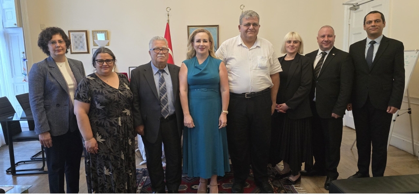 Sibel Tatar’ın girişimleriyle İngiltere’deki Türk okullarına destek verilecek