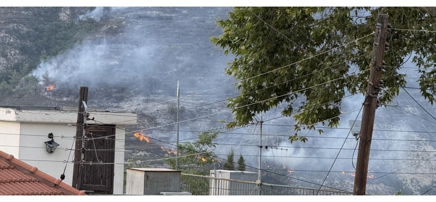 Limasol’un dağlık bölgelerindeki yangın genişleyerek ilerliyor