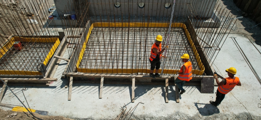 Aşırı sıcaklarda dışarda çalışma yasağına uymayanlar için “Alo 102 İhbar Hattı” devrede