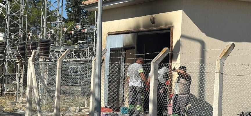 Güneşköy Trafo Merkezi’nde temizlik, arızalı kısımların ayrılması ve sistemin yeniden devreye sokulması çalışmaları yapılıyor