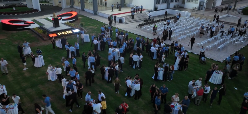 Emekliye ayrılan ve 30 hizmet yılını tamamlayan polislere plaket verildi