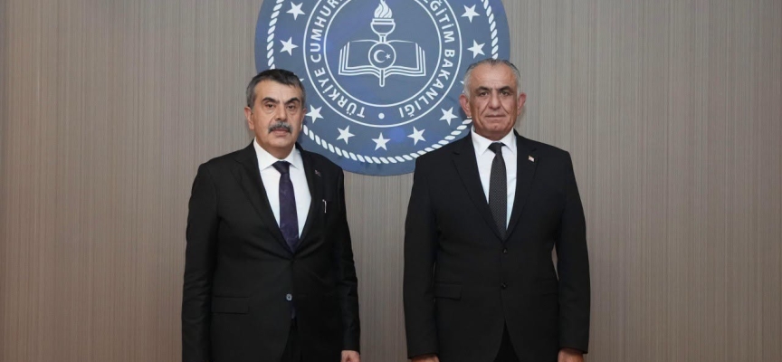 Bakan Çavuşoğlu mevkidaşı Tekin ile bir araya geldi