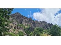 Kayalıklarda mahsur kalan vatandaş ekiplerce kurtarıldı