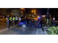 Antalya'da otomobil direğe çarptı: 1 ölü, 3 yaralı