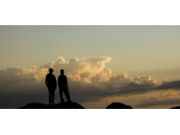 Kars'ta yağmur bulutları kızıla büründü