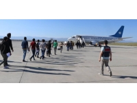 Ağrı'da yakalanan 106 düzensiz göçmen ülkelerine gönderildi