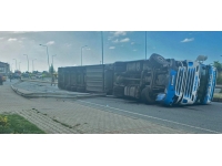 Dinamit yüklü tır ile kamyonet çarpıştı