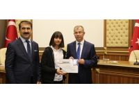 Artvin'de LGS'de başarılı olan öğrenciler ödüllendirildi