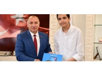 Kırıkkale'de LGS sınavında tam puan alan öğrenci ödüllendirildi