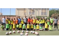 Mardin'de kırsaldaki çocuklar için futbol kursu açıldı