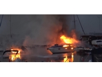 Avcılar Sahili'nde 7 tekne yandı