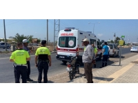 Hatay'da hafif ticari araçla çarpışan motosikletin sürücüsü yaralandı
