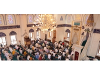 Tokyo Camisi'ne cemaat sığmadı, bayram namazı iki kez kılındı