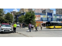 İETT otobüsü otomobille çarpıştı: 3 yaralı