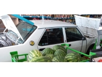 Kontrolden çıkan otomobil markete daldı: O anlar kamerada