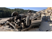 Antalya'da bir araç takla attı, sürücü yara almadan kurtuldu