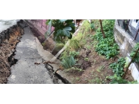 Sarıyer'de yol ve istinat duvarı çöktü