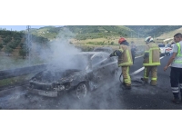 Otoyolda alev alan otomobil küle döndü