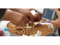 Düzce'deki tarihi mahallede ev yapımı tatlı yarışı