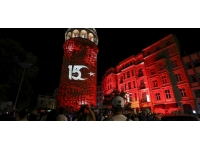 İstanbul'un simge yapılarında 15 Temmuz'a özel mapping gösterisi