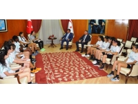 Başbakan Üstel, Levent Koleji Kız Basketbol Takımı oyucularını kabul etti:Gençlerimizin başarısı hepimizi gururlandırdı