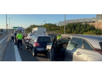 Anadolu Otoyolu'nun Kocaeli geçişindeki zincirleme kaza ulaşımı aksattı