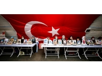 Evlat nöbeti kararlılıkla sürüyor