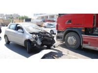 Çekmeköy'de 3 aracın karıştığı kaza yoğunluğa sebep oldu