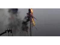 Rüzgar türbinine yıldırım düştü