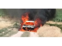 Seyir halinde alev alan otomobil küle döndü