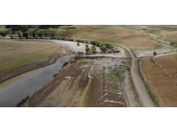 Sular 20 metre çekildi, eski kara yolu ortaya çıktı