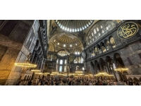 Ayasofya'da ziyaretçi yoğunluğu yaşanıyor