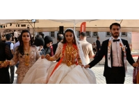 Hakkari'deki düğünde geline 5 kilo altın, damada 5 milyon lira takıldı