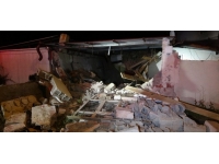 Kayseri'de mutfak tüpü patladı: Evin bir bölümü yıkıldı